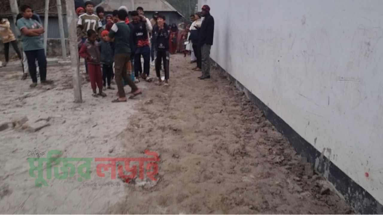 কুমিল্লার  নিমসার  মোকাম বড় বাড়ির রাস্তা বন্ধ করে মার্কেট তৈরির উদ্যোগ