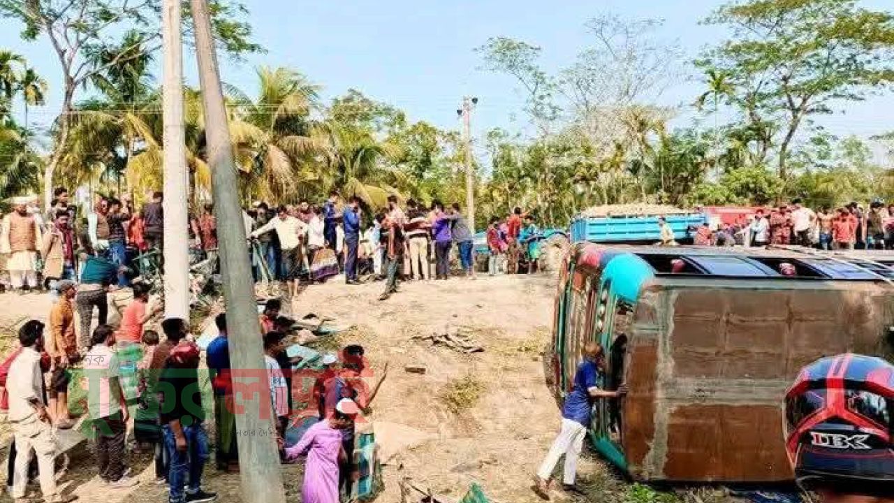 ভোলায় বাস চাপায় নিহত-৩,  আহত -৩০