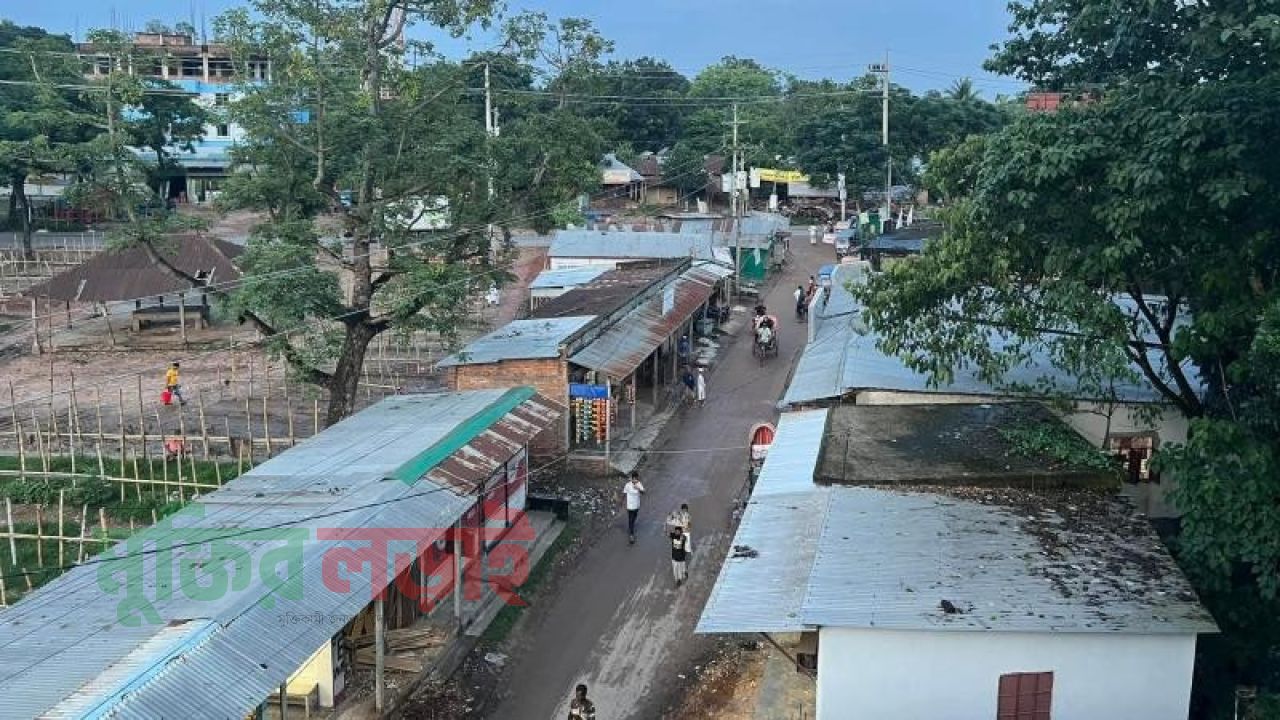 বুড়িচং ময়নামতি সাহেবের বাজারে  নিরাপত্তা প্রহরীদের বেধেঁ  দুর্ধর্ষ ডাকাতি