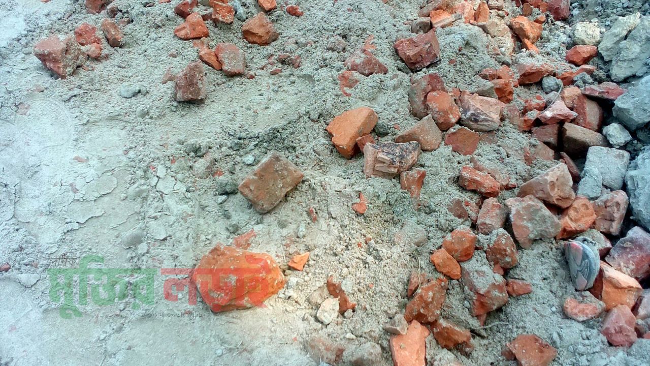 <span class='techtaranga_subtitle'>বাধা দেওয়ায় যুবকদের মারধরের অভিযোগ / </span>শৈলকুপায় সড়ক নির্মাণে অনিয়ম