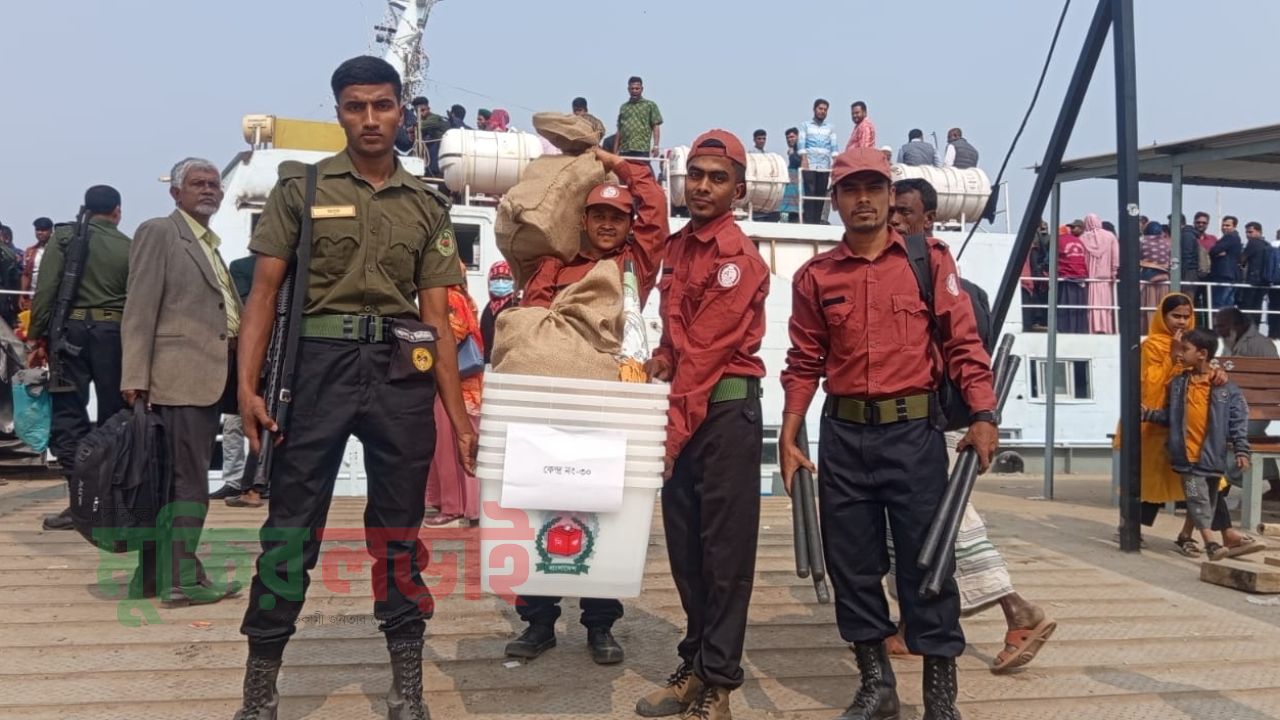 হাতিয়ার চরাঞ্চলে পৌছেছে নির্বাচনের ব্যালেট বাক্স