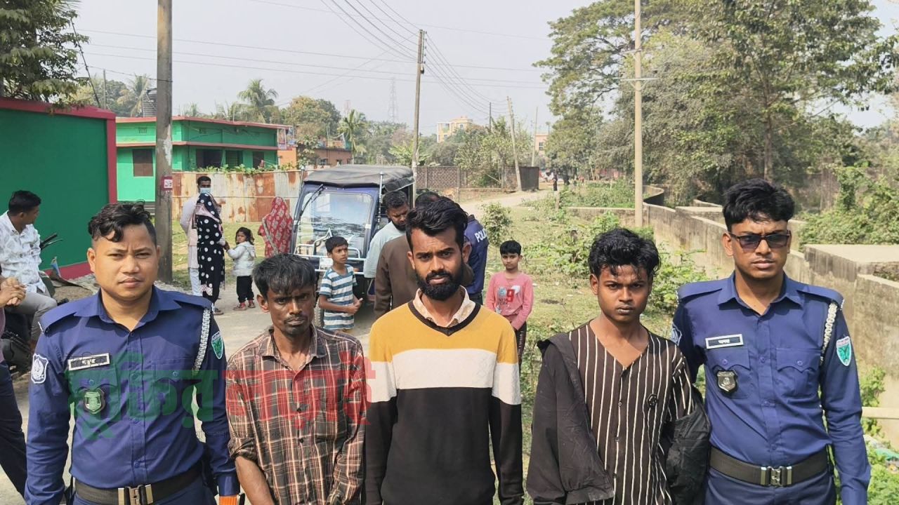সুনামগঞ্জে চালককে ছুরিকাঘাত করে অটোরিকশা ছিনতাই, আটক ৫