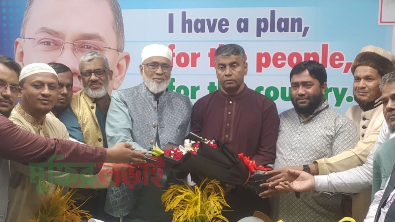 জামায়াতের নেতাদের সঙ্গে শুভেচ্ছা বিনিময়ে সম্প্রীতির বার্তা দিলেন এস এম জাহাঙ্গীর