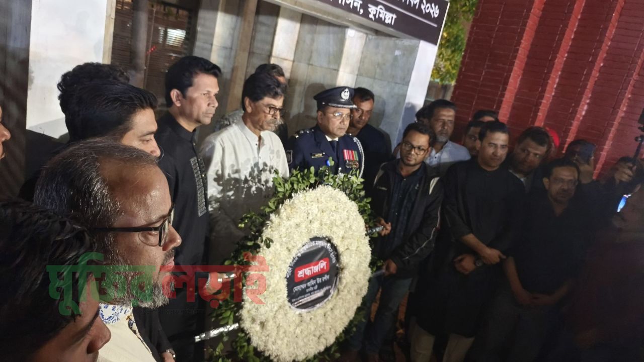 কুমিল্লায় কেন্দ্রীয় শহীদ মিনারে কৃষি, খাদ্য, মৎস্য ও প্রাণিসম্পদ মন্ত্রীর শ্রদ্ধা