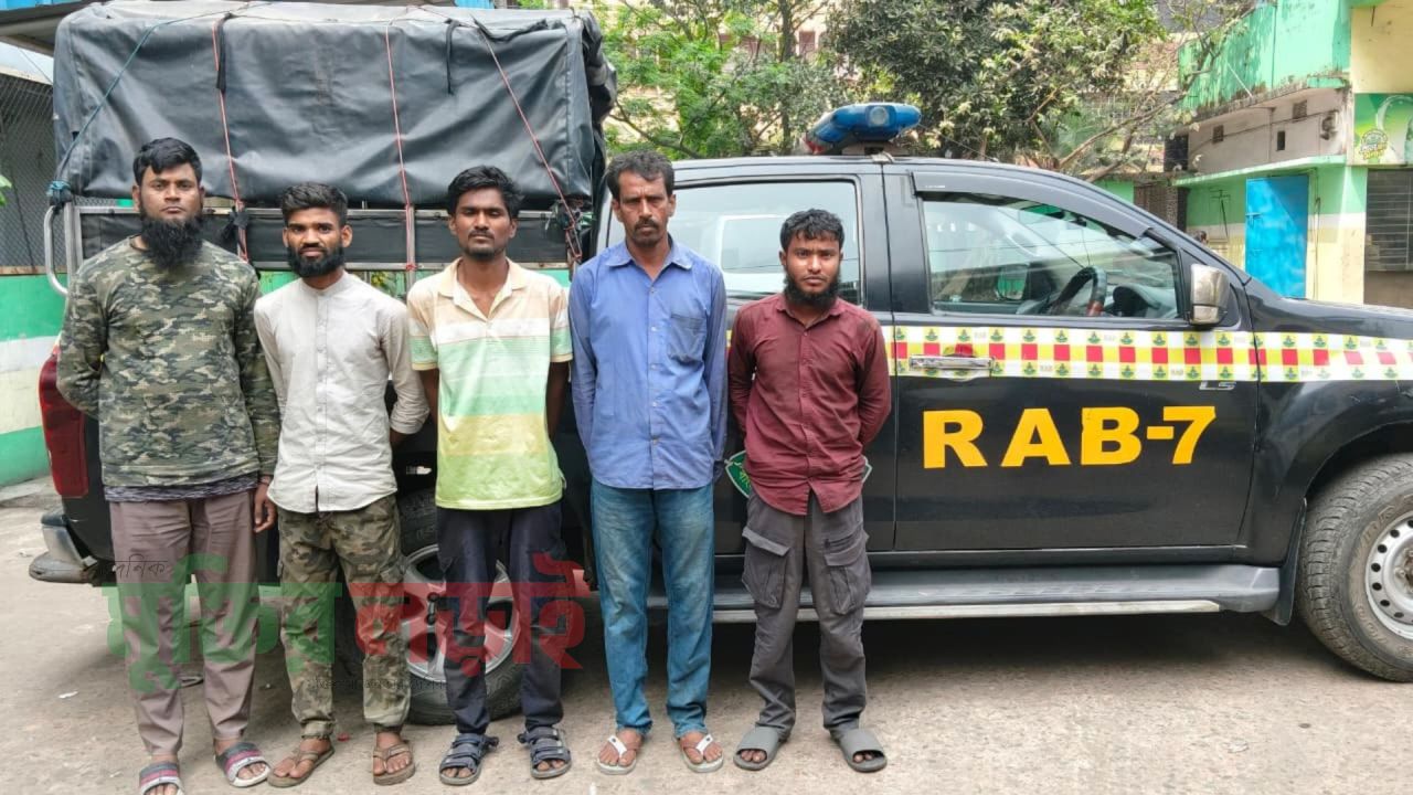 পতেঙ্গায় র‌্যাবের অভিযানে সাড়ে ৫ 