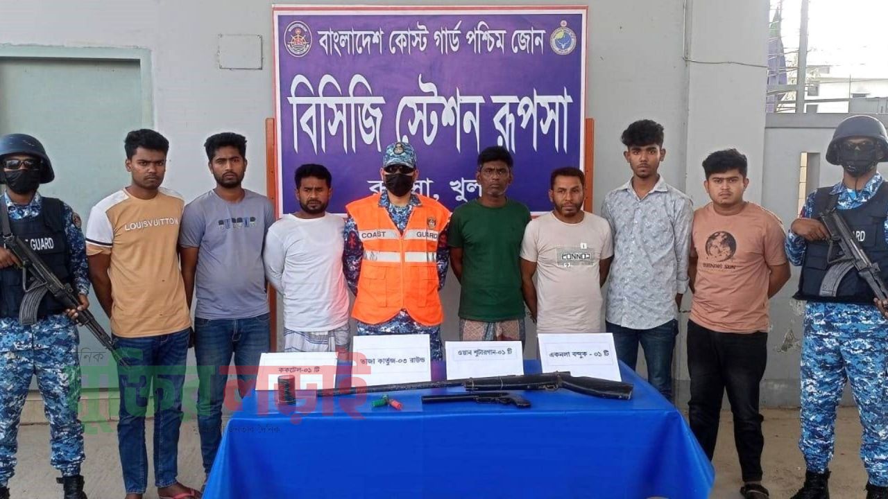 খুলনায় অস্ত্র, গোলাবারুদ ও ককটেলসহ ৭জন গ্রেফতার