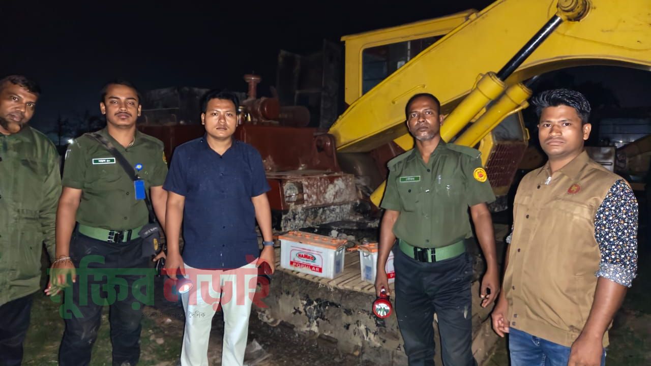 শাহরাস্তিতে ফসলি জমির টপসয়েল কাটায় ভেকুর সরঞ্জাম জব্দ 