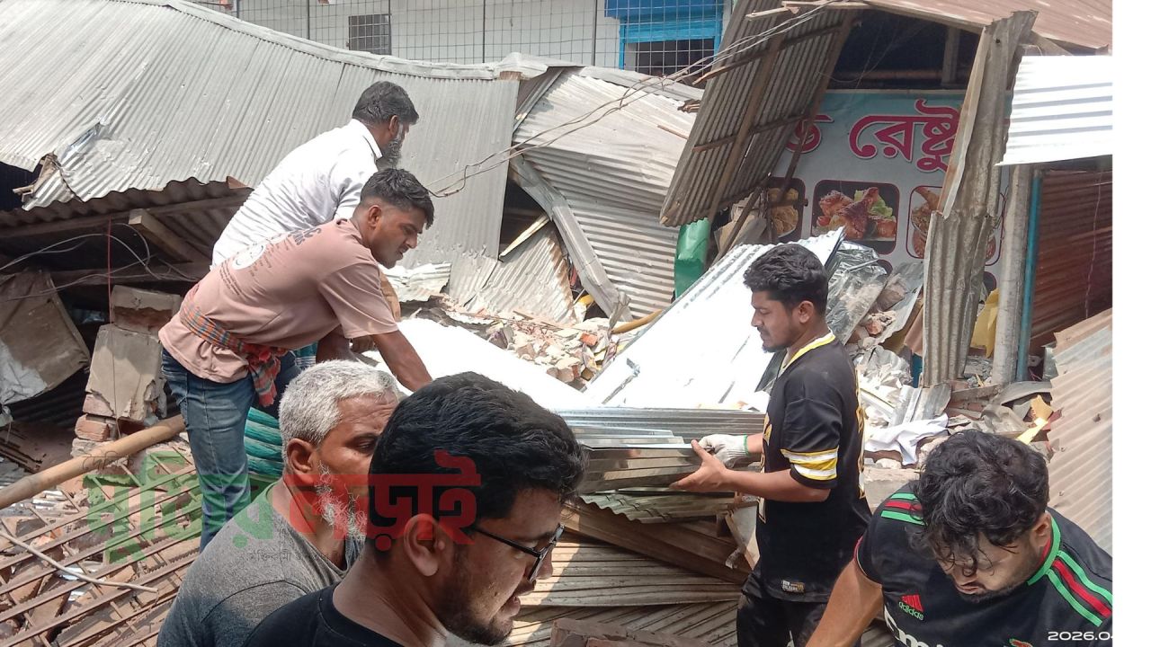 কুমিল্লায় দেয়াল ধ্বসে হোটেল ম্যানেজার নিহত