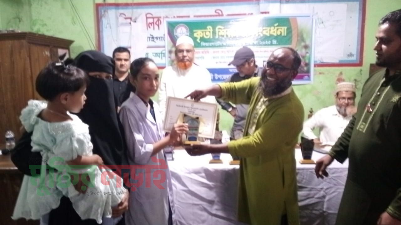 ঝিনাইগাতীতে কৃতি শিক্ষার্থীদের সংবর্ধনা