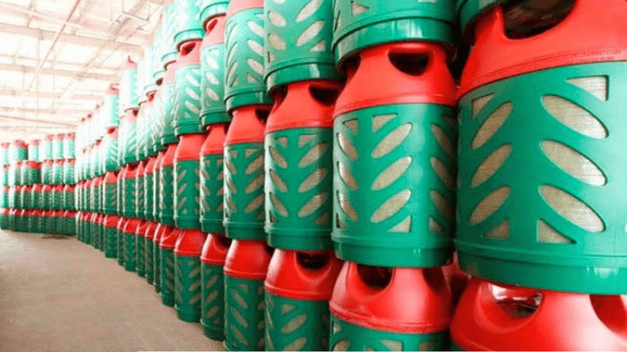 ১২ কেজি এলপিজি সিলিন্ডারের দাম ৩৮৭ টাকা বাড়িয়ে ১৭২৮ টাকা করেছে সরকার। এই সিদ্ধান্তের সঙ্গে আপনি কি একমত?