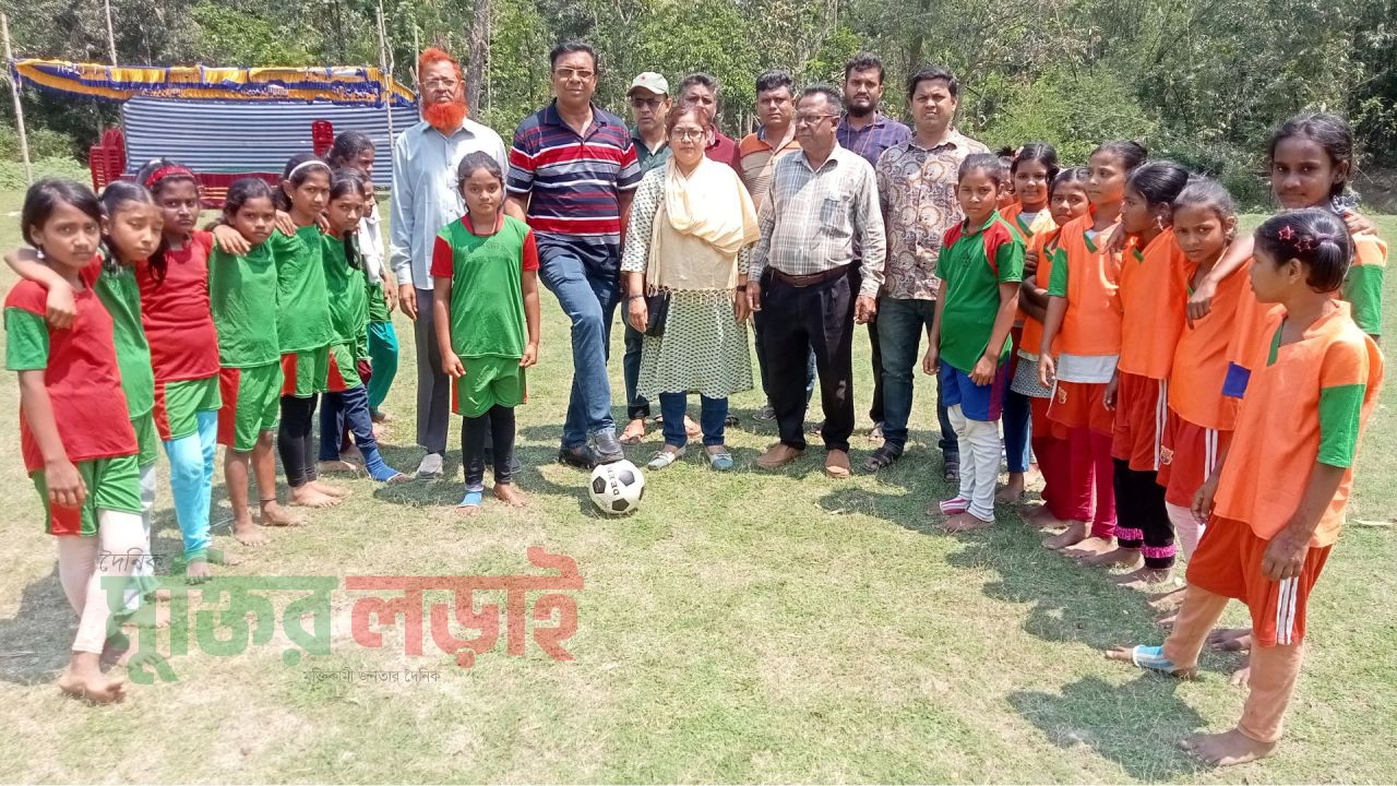 রূপসায় প্রাথমিক বিদ্যালয় গোল্ডকাপ ফুটবল টুর্নামেন্ট এর উদ্বোধন