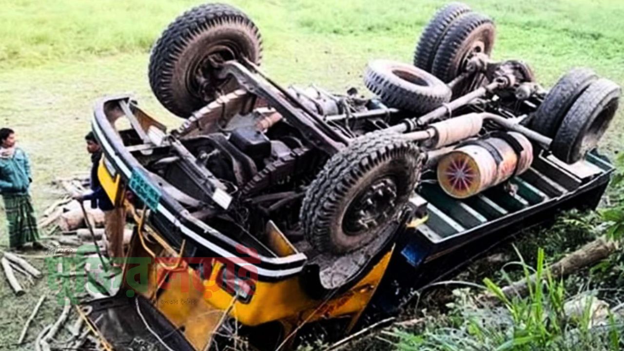 দাউদকান্দিতে চালবোঝাই ট্রাক খাদে, প্রাণ গেল ৭ জনের