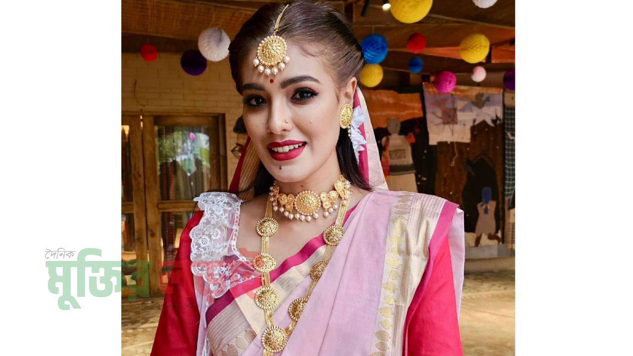 দর্শকমহলে ব্যতিক্রমধর্মীরূপে হাজির হলেন রিবা 