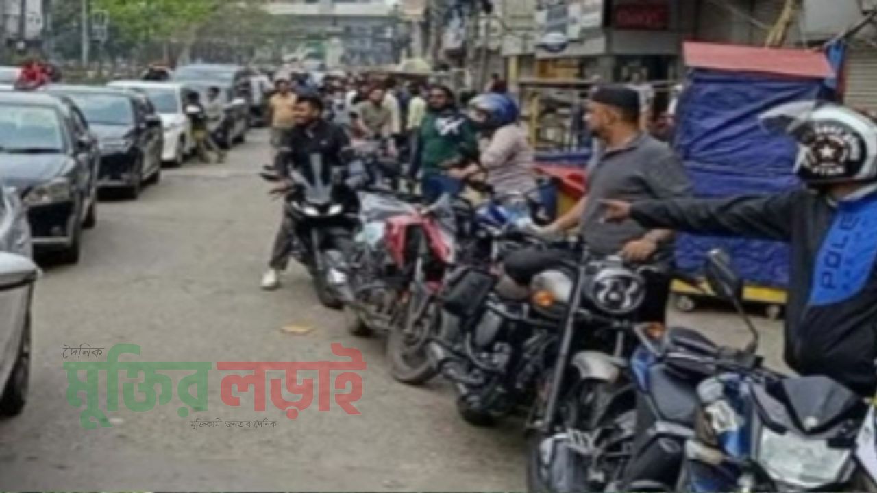 তেলের দাম বৃদ্ধি ও সরবরাহ সংকট: লাইনে দাঁড়িয়ে থেকেও মিলছে না জ্বালানি