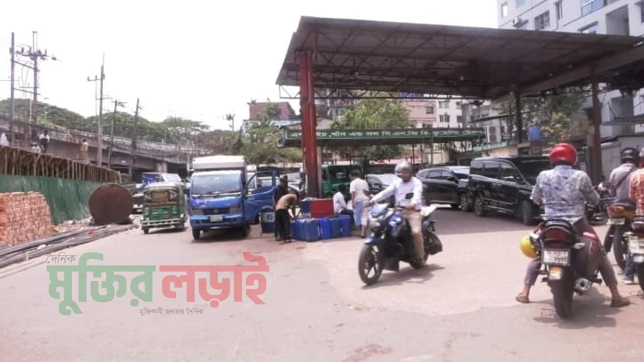 দাম বৃদ্ধির পর চট্টগ্রামের ফিলিং স্টেশনগুলোতে আর নেই গ্রাহকদের দীর্ঘ লাইন