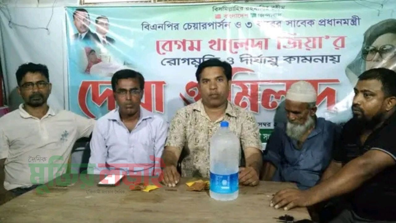 ঝালকাঠিতে তীব্র গরমে কৃষক-শ্রমিকদের মাঝে খাবার স্যালাইন ও বিশুদ্ধ ঠান্ডা পানি বিতরণ