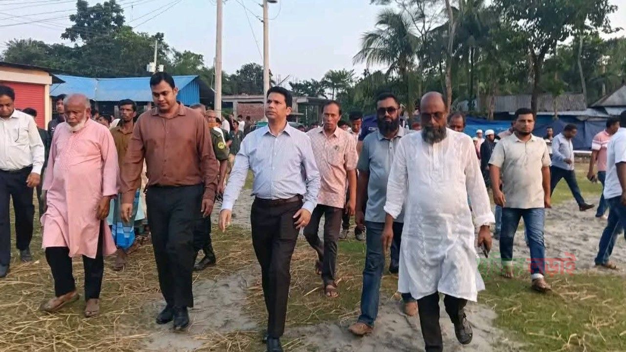 প্রধানমন্ত্রীর বরুড়া আগমন উপলক্ষে গৃহায়ন ও গণপূর্তমন্ত্রী জাকারিয়া তাহেরের নির্দেশনায় মাঠে নামলেন নেতাকর্মীরা!