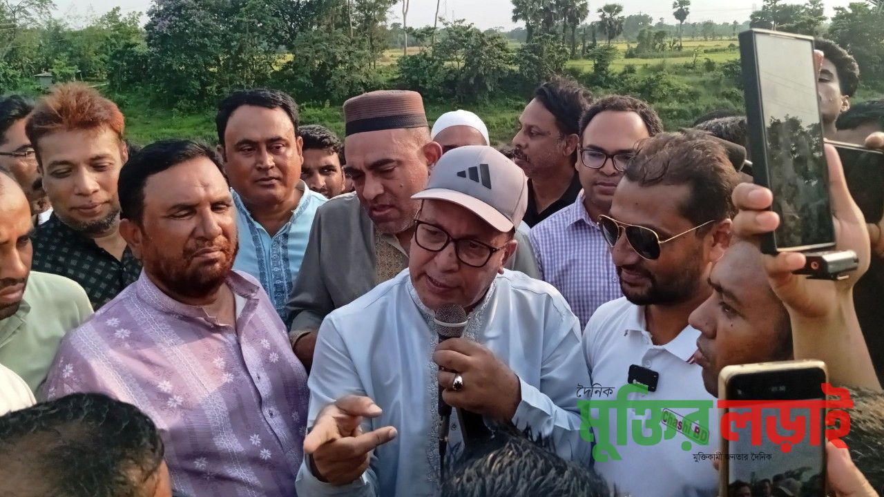 গোমতীর পাড় রক্ষায় বেড়িবাঁধ উঁচুকরণ, ব্লক স্থাপন ও টেকসই উন্নয়নের দাবি