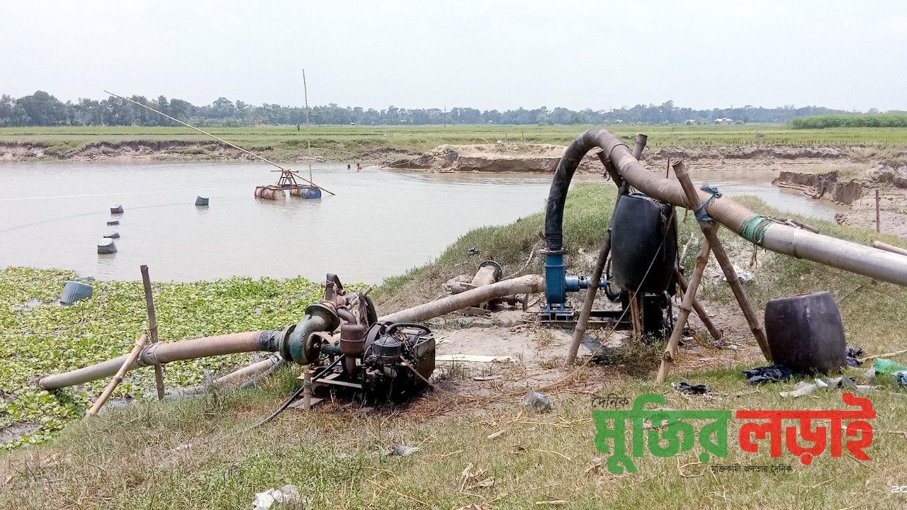 চান্দিনায় অবৈধ ড্রেজারে পুকুর ভরাট; ফসলি জমি ও পরিবেশ ধ্বংসের মুখে
