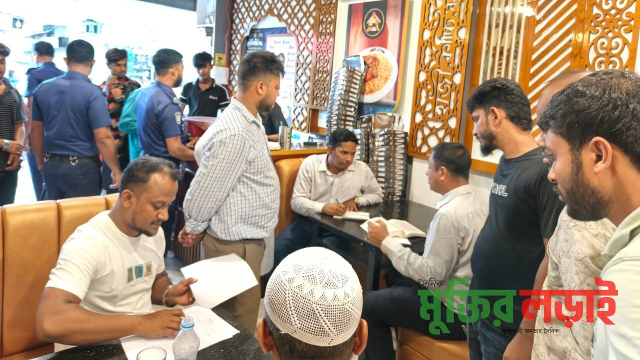 বরুড়ায় দুই হোটেল মালিককে ৩০ হাজার টাকা জরিমানা