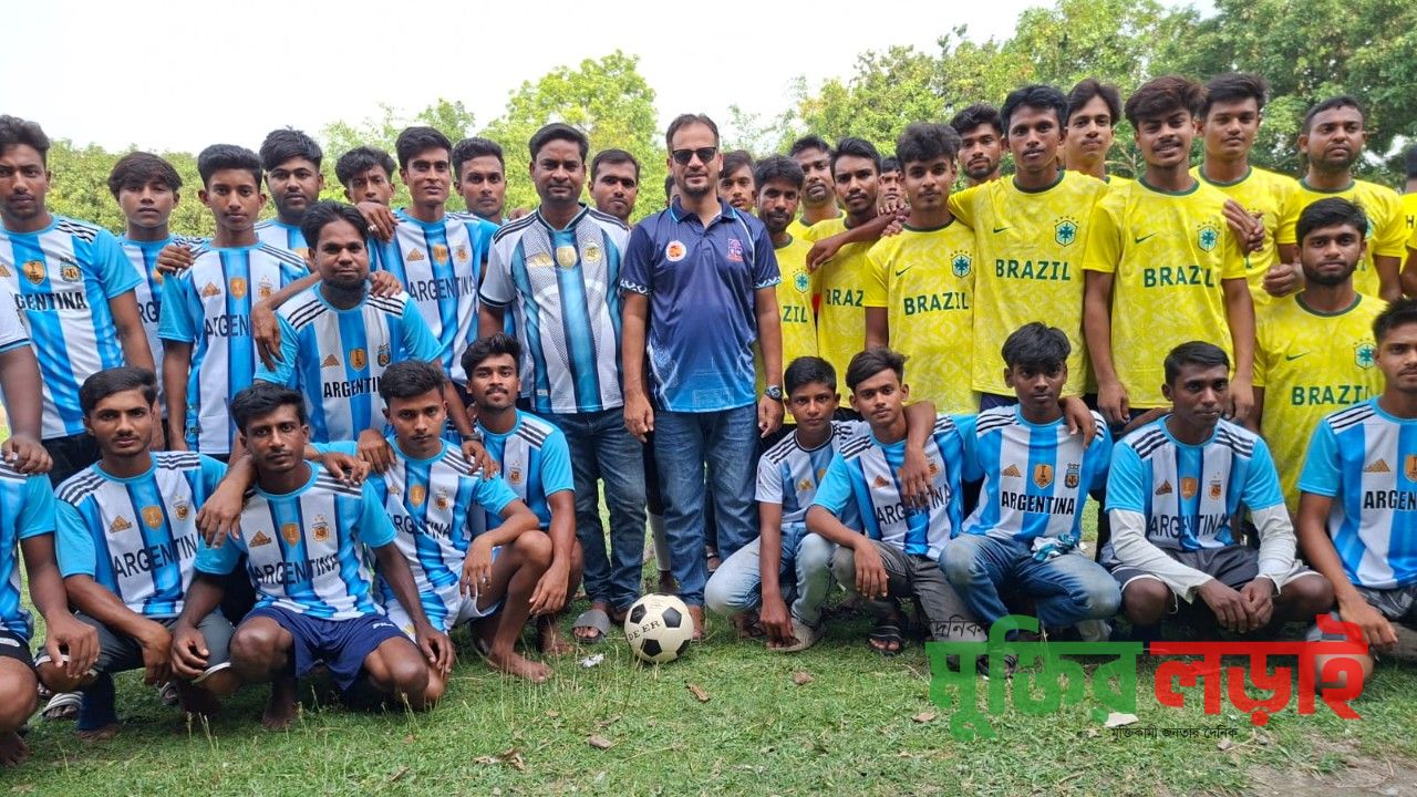 পবায় প্রীতি ফুটবল ম্যাচ অনুষ্ঠিত 