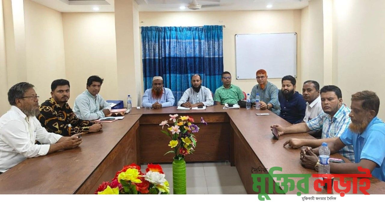 বরুড়া প্রেসক্লাবের নবনির্বাচিত কমিটির দায়িত্ব গ্রহণ