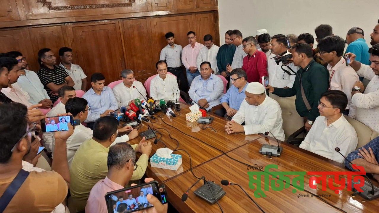 তিস্তায় স্থায়ী বাঁধ ও ড্রেজিংয়ের উপর গুরুত্বারোপ করলেন তিন মন্ত্রী