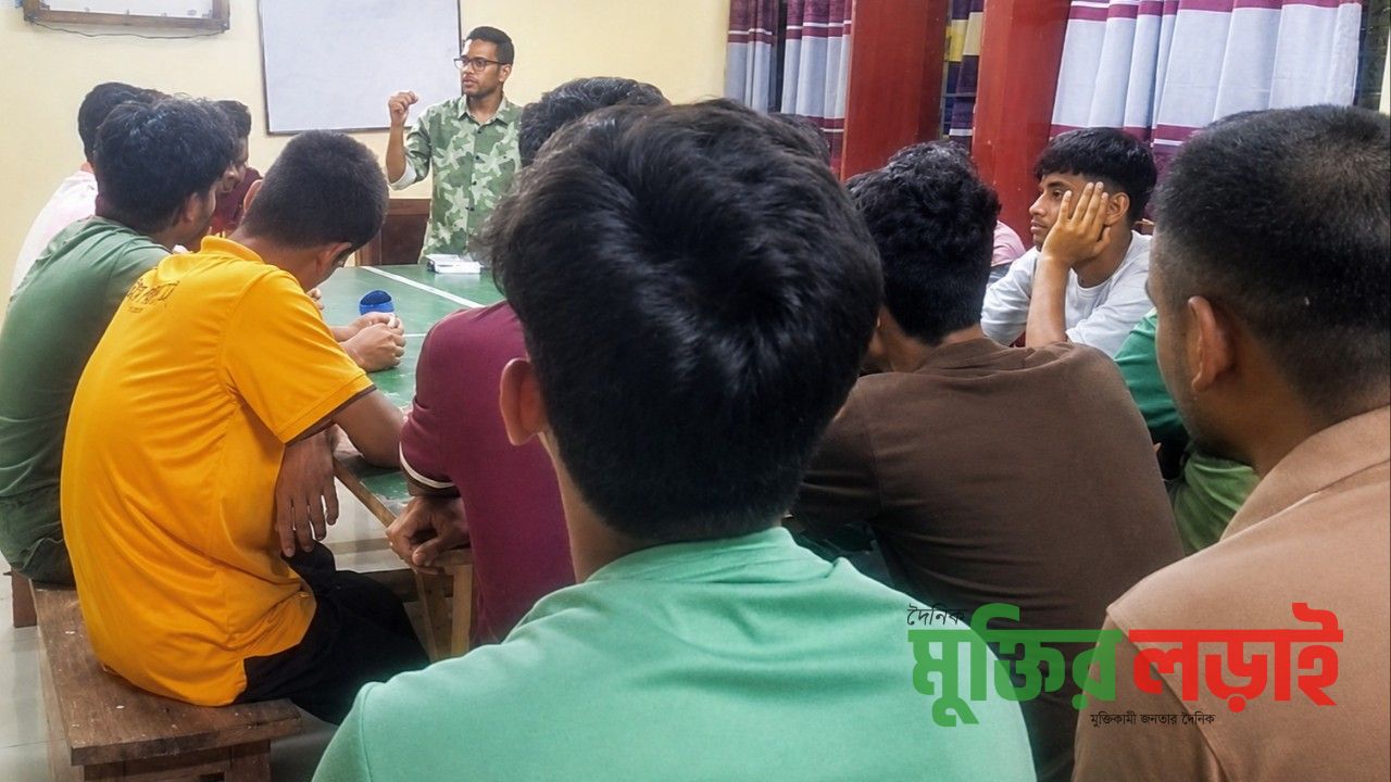 নীলফামারীতে মাদকবিরোধী লিফলেট বিতরণ—সচেতনতায় জোর