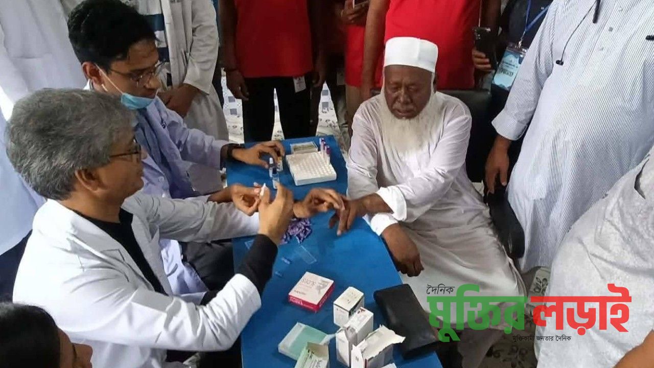 বরুড়া উপজেলা জনকল্যাণ সমিতির উদ্যোগে ফ্রি চিকিৎসা ক্যাম্প অনুষ্ঠিত 