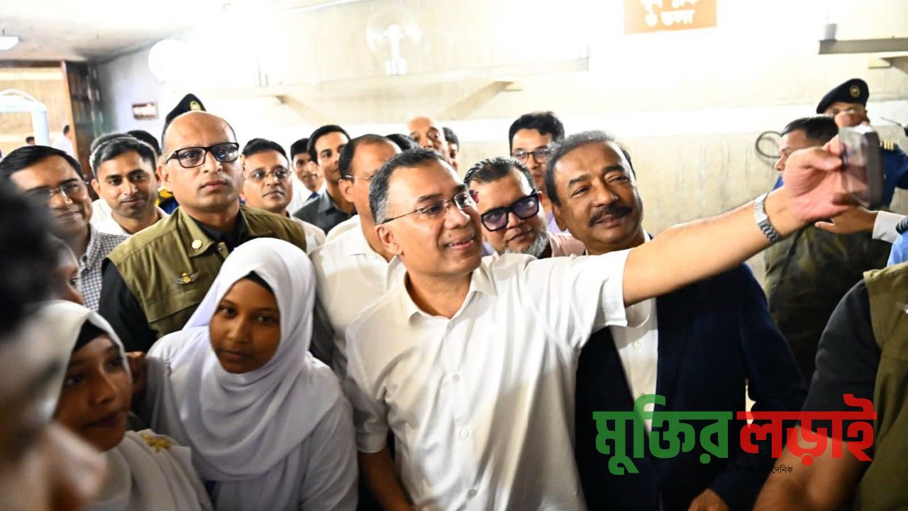 সংসদ ভিজিটে প্রধানমন্ত্রীর সাক্ষাৎ ও শুভেচ্ছায় উচ্ছ্বসিত মনোহরগঞ্জের শিক্ষক-শিক্ষার্থীরা