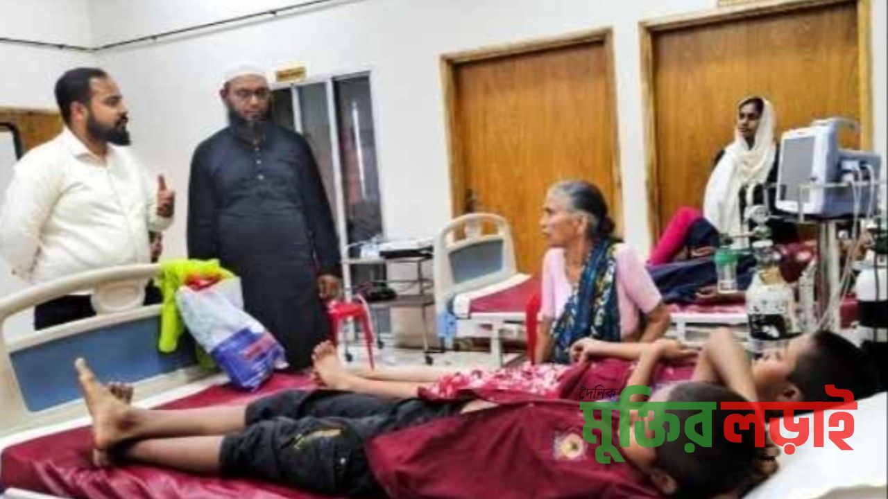 রামপালে চিপস খেয়ে ১২'শিক্ষার্থী'সহ ১'অভিভাবক হাসপাতালে