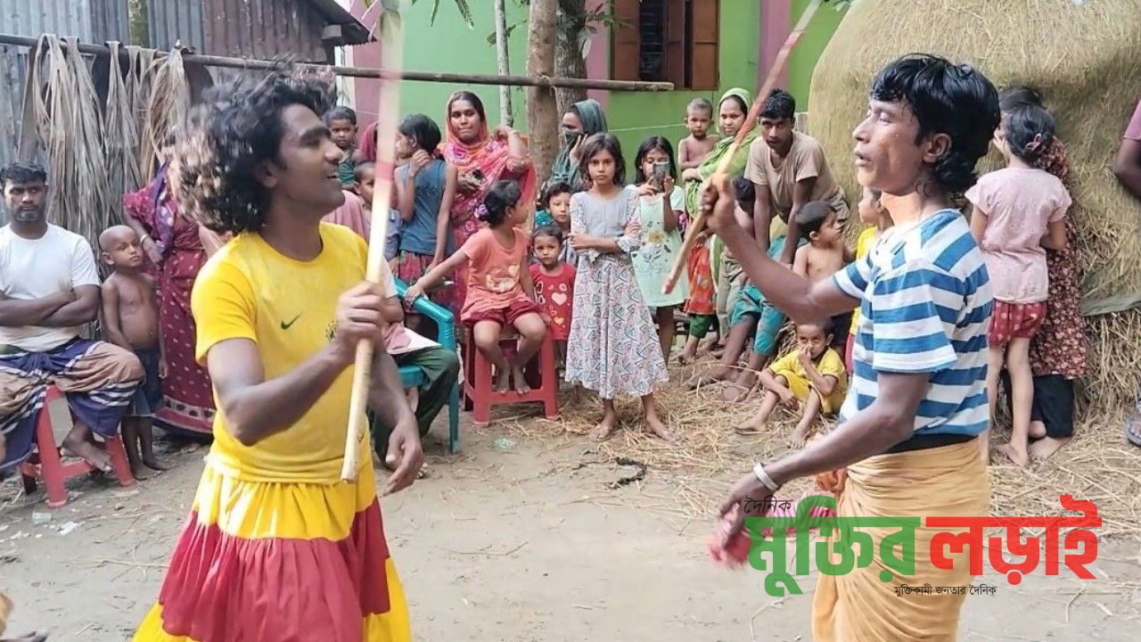 কটিয়াদীতে খৎনা উপলক্ষে গ্রামবাংলার ঐতিহ্যবাহী লাঠি খেলা অনুষ্ঠিত