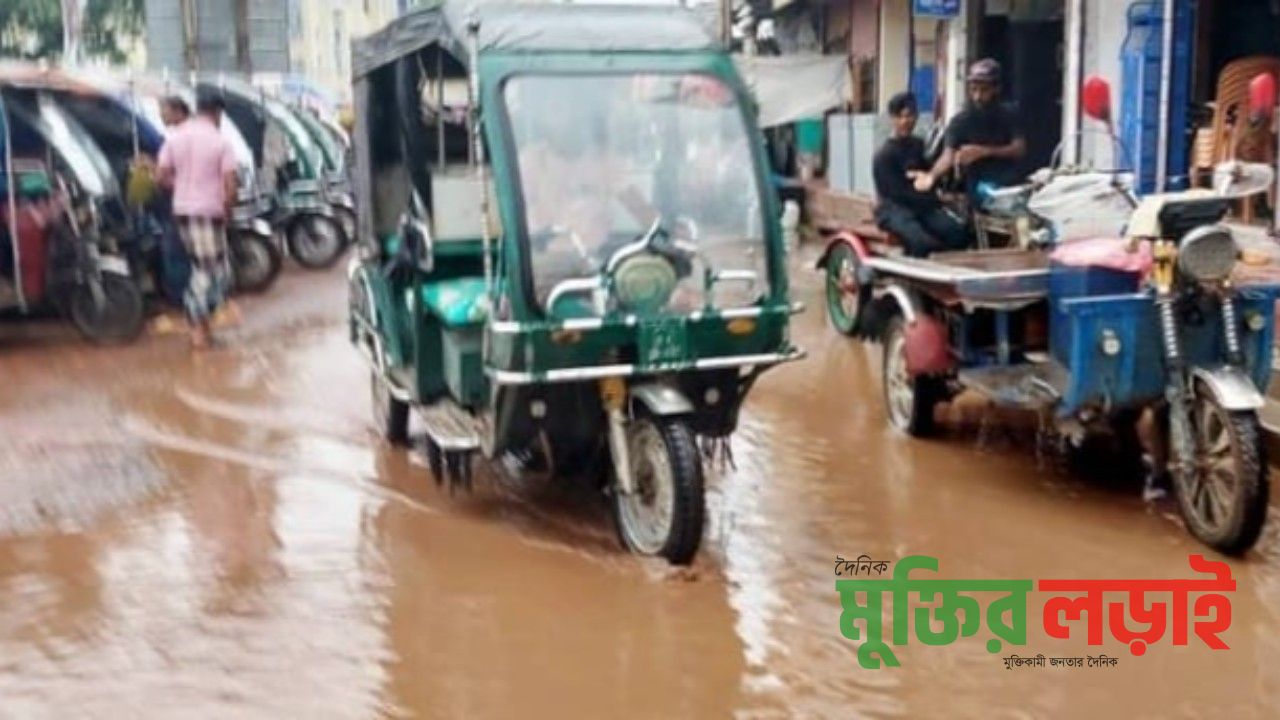 লঘুচাপের প্রভাবে বাগেরহাটে টানা বৃষ্টি জনজীবন বিপর্যস্ত