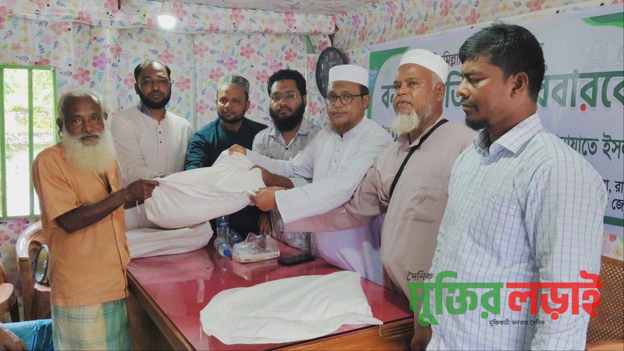 বাঘাইছড়িতে বন্যার্তদের মাঝে জামায়াতে ত্রান বিতরণ 