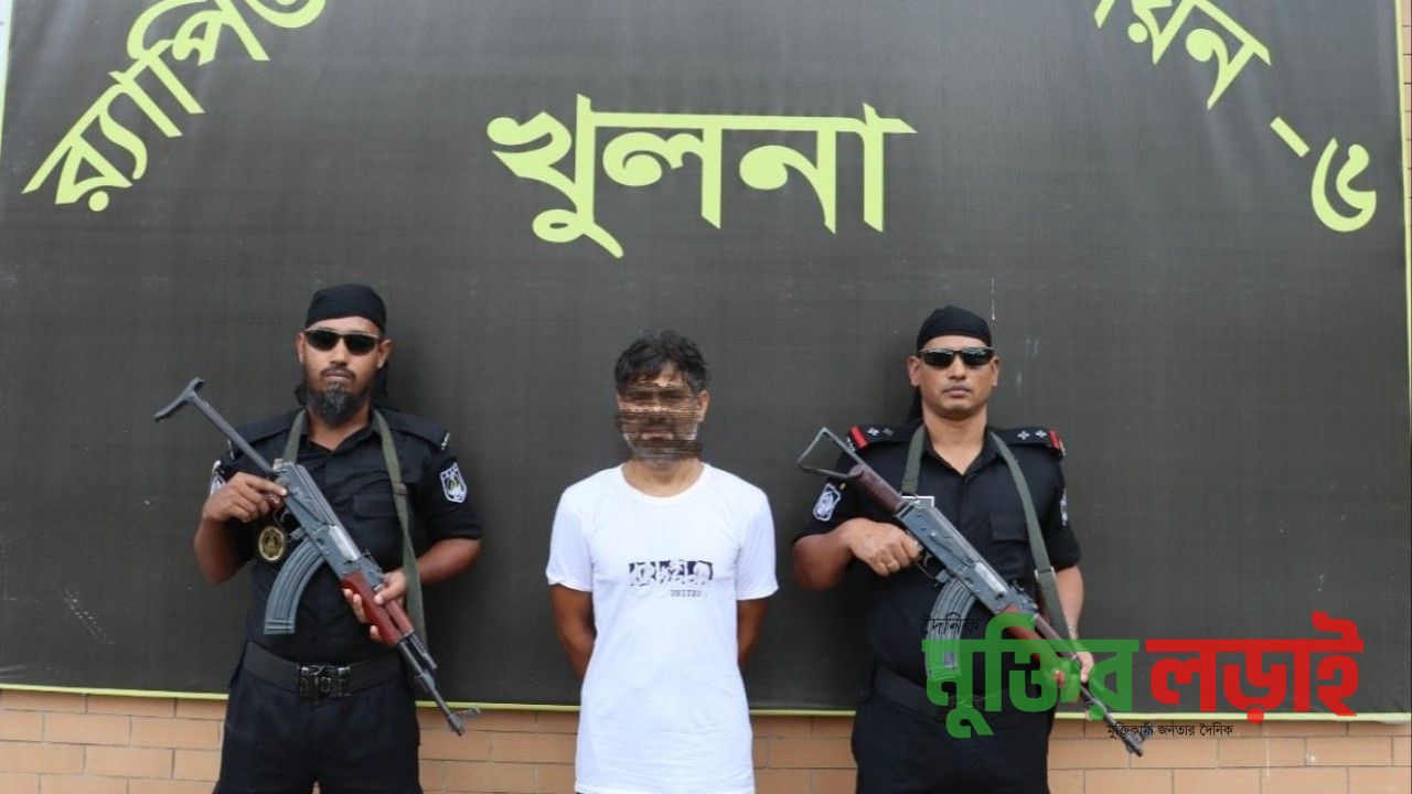 খুলনায় নির্জনা হত্যা মামলায় প্রধান আসামি তার বাবা আকাশ গ্রেপ্তার