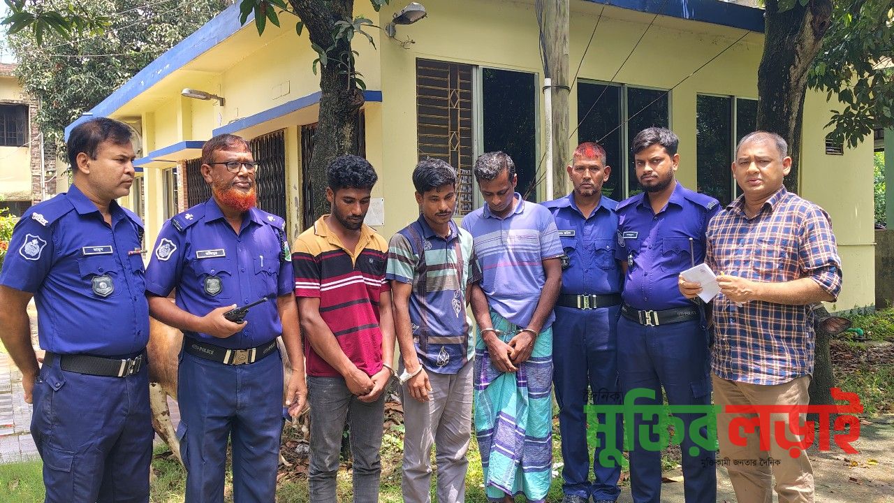 রাণীনগরে আন্ত:জেলা ডাকাত দলের আরো ৩ সদস্য আটক, ৫টি গরু উদ্ধার