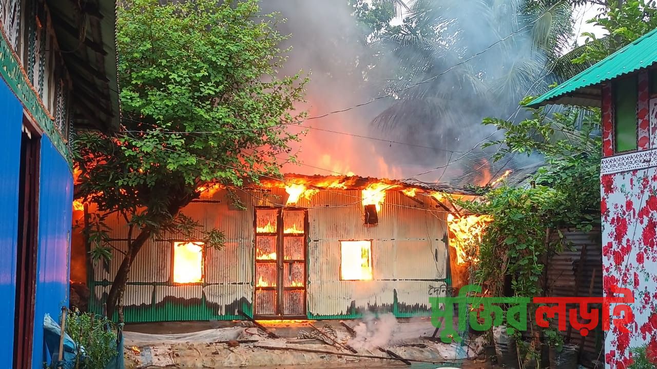 বরুড়ায় বৈদ্যুতিক শর্ট সার্কিটে অগ্নিকাণ্ড, বসতঘর ও রান্নাঘর পুড়ে ছাই