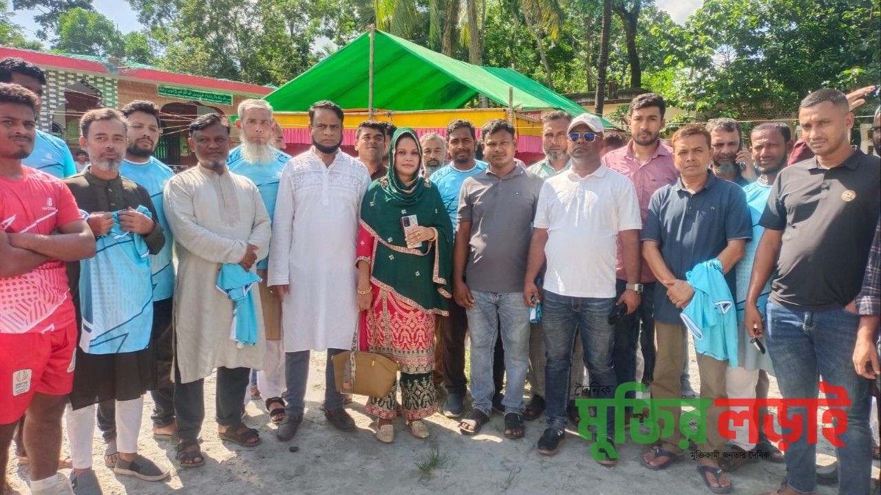 কচুয়ায় আরাফাত রহমান কোকো স্মরণে প্রীতি ফুটবল ম্যাচ অনুষ্ঠিত
