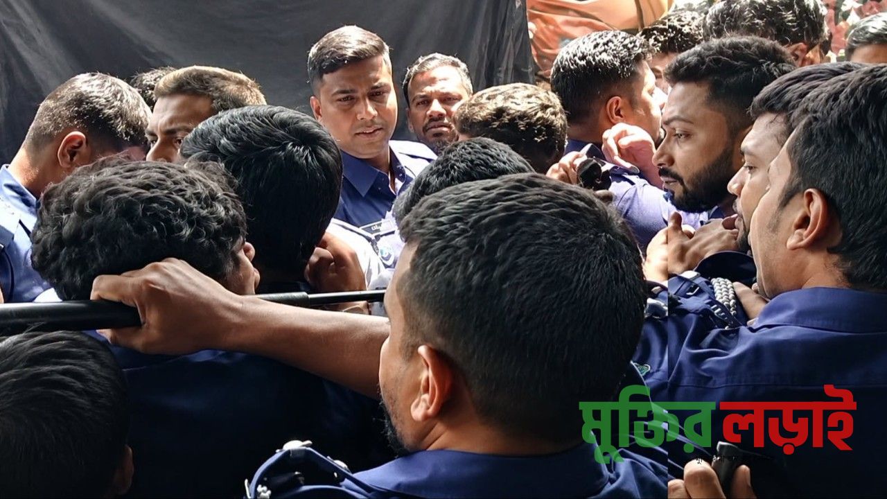 বরুড়ায় বলাৎকারের অভিযোগে যুবক আটক, গণপিটুনির চেষ্টায় ৮ পুলিশ আহত