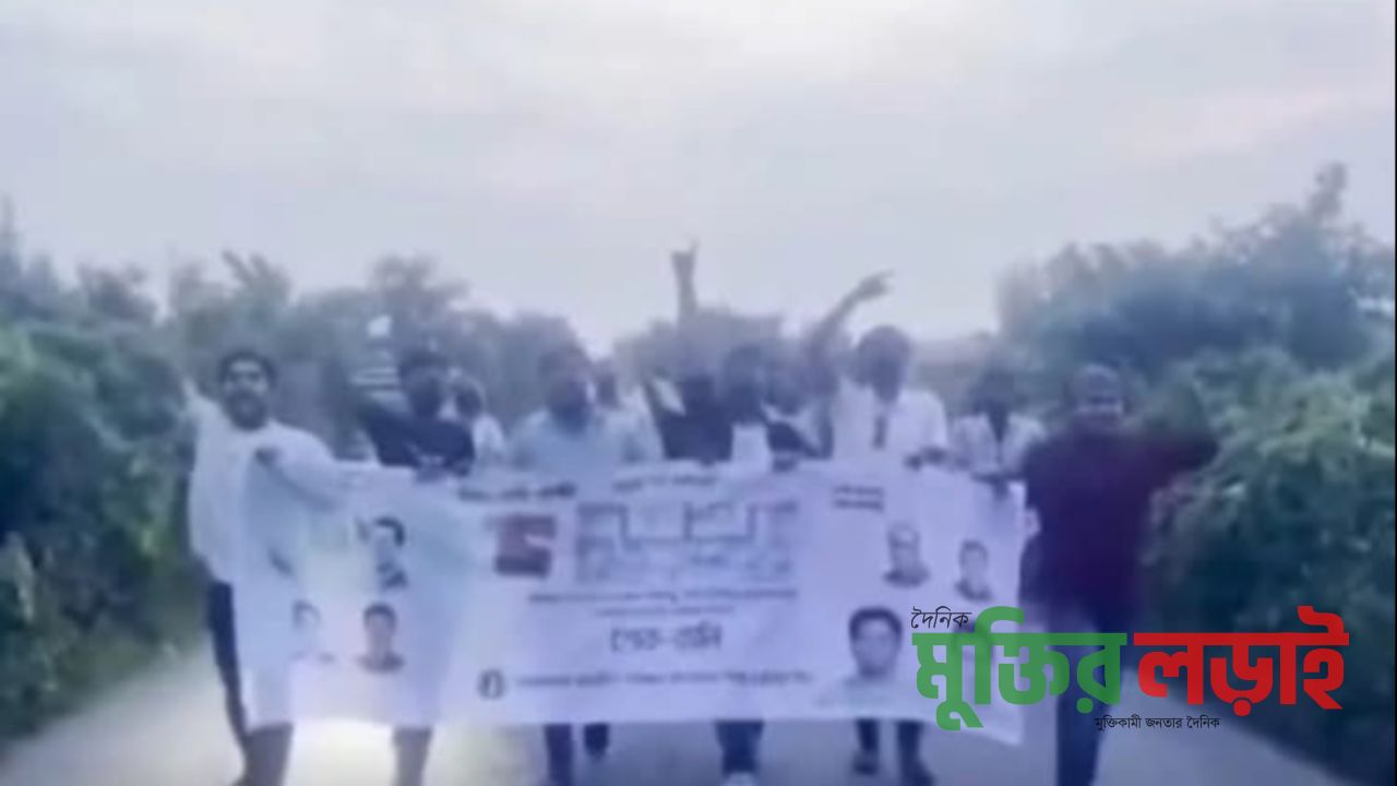 প্রবাসে থেকেও ‘মিছিলে’! দেবিদ্বারে পুলিশের মামলায় তিন প্রবাসী, ফেসবুকে তোলপাড়