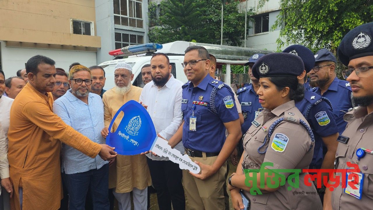 ঝিনাইগাতী থানাকে পিকআপ ভ্যান উপহার