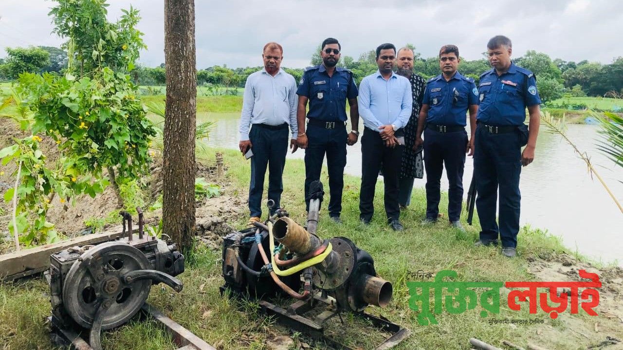 কচুয়ায় ফসলী জমি থেকে বালু উত্তোলনের ঘটনায় ড্রেজার মেশিন ধ্বংস