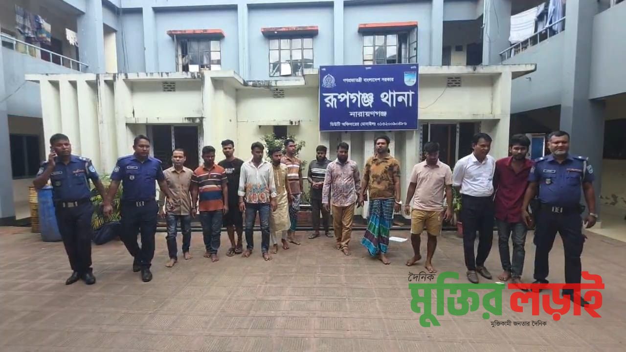 রূপগঞ্জে ট্রলারে নারী নিয়ে ফুর্তি ও মাদক সেবনের সময় ইউপি সদস্যসহ গ্রেপ্তার-২০