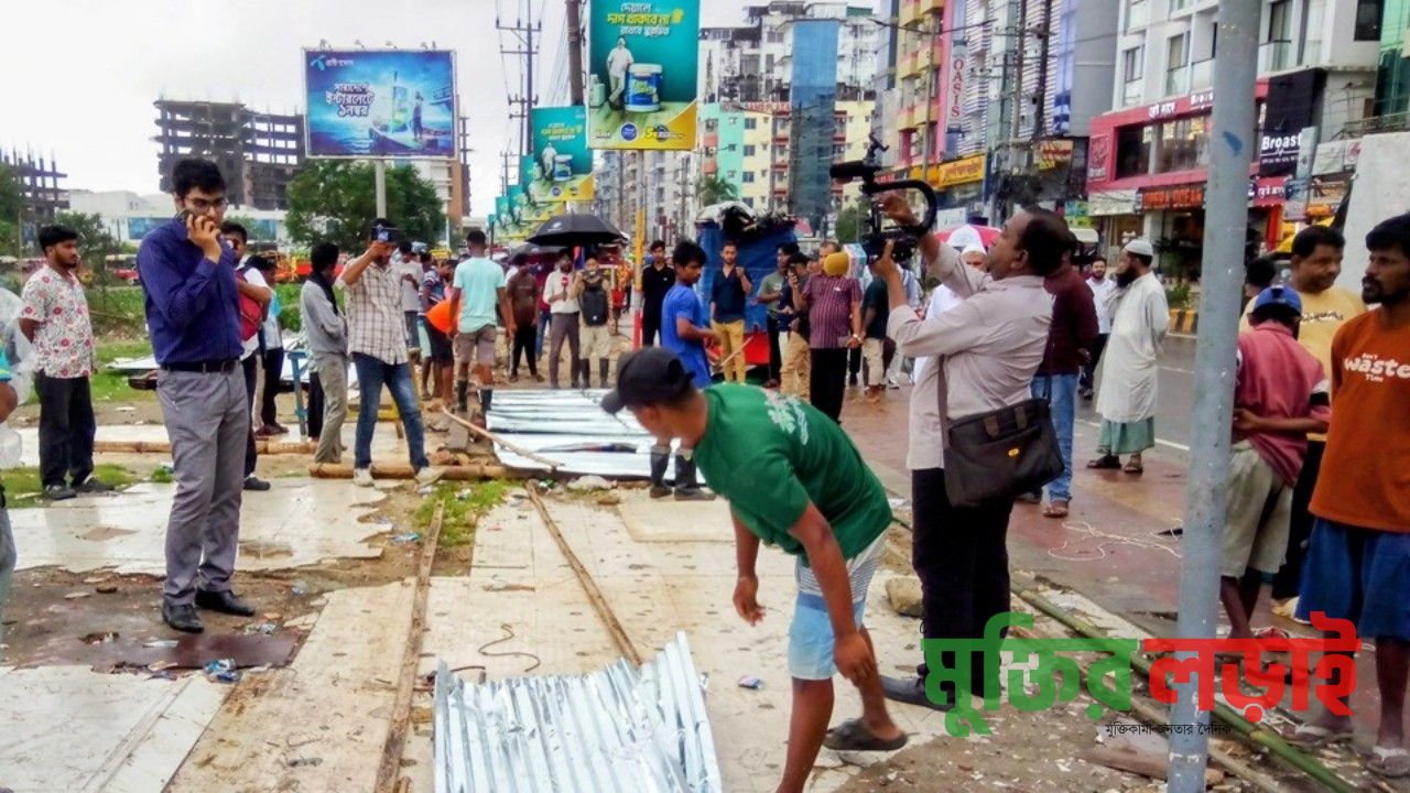 কক্সবাজারে সুগন্ধায় অবৈধ স্থাপনা উচ্ছেদ 