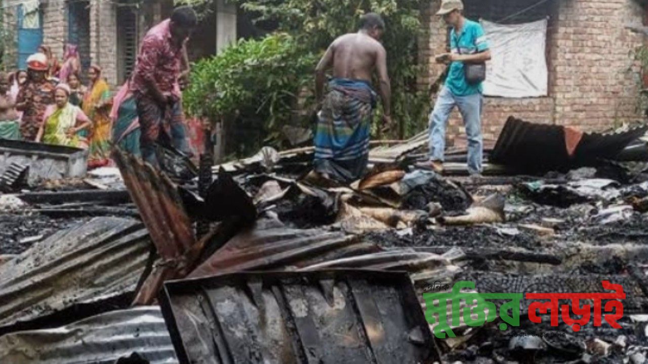 বাগেরহাটে ভয়াবহ অগ্নিকাণ্ডে ১৩'টি দোকান ভস্মীভূত