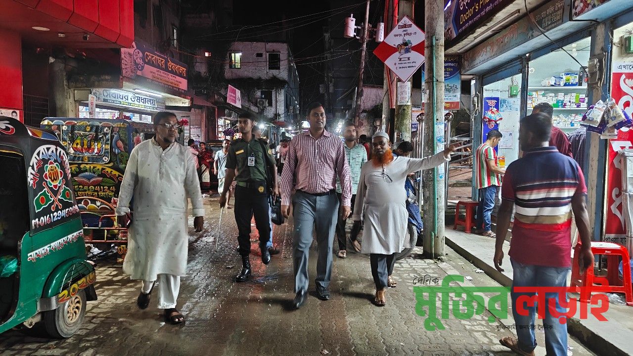 বরুড়া বাজার মনিটরিং করেন উপজেলা নির্বাহী অফিসার আসাদুজ্জামান রনি