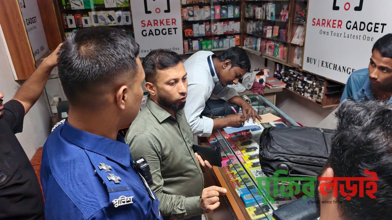 মুরাদনগরে রাত আটটার পর দোকান খোলা রাখায়  ৯ ব্যবসায়ীকে জরিমানা
