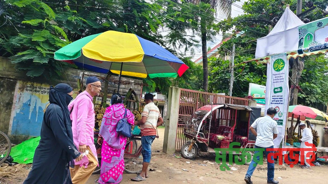 ইউনিয়ন পরিষদের গেট দখল করে ব্যবসা, ভোগান্তিতে সেবাগ্রহীতারা