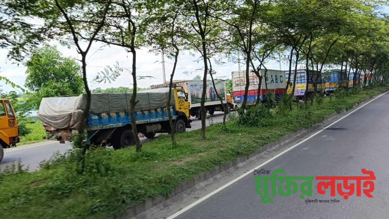 ঢাকা-চট্টগ্রাম মহাসড়কে ব্রিজ সংস্কার: ৪০ কিলোমিটার যানজটে দিন-রাত চরম ভোগান্তি