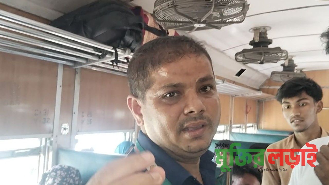 কিশোরগঞ্জে এগারসিন্দুর গোধূলি ট্রেনের ক্লিনার মনিরের বিরুদ্ধে অবৈধ টাকা লেনদেনের অভিযোগ